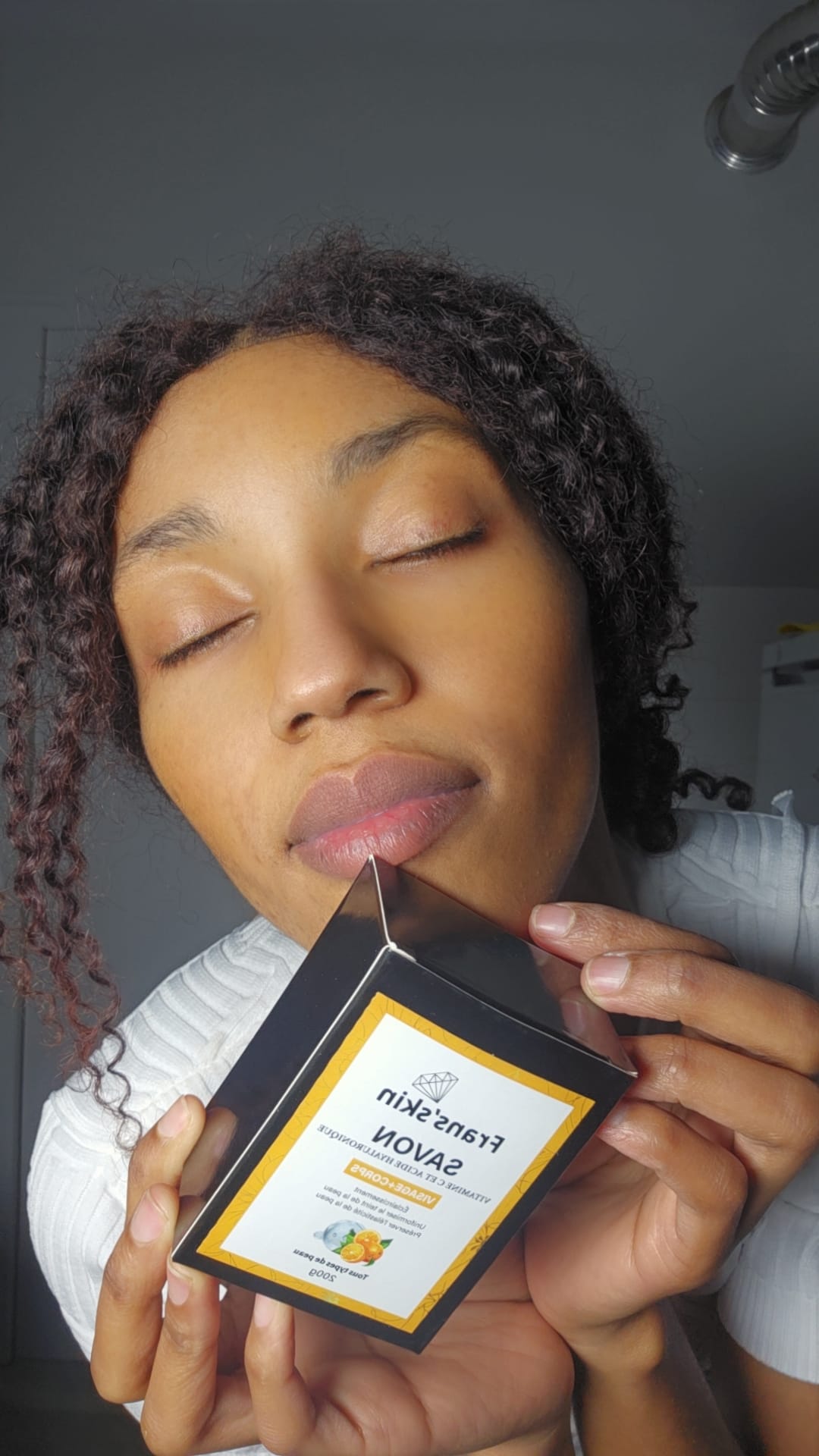 SAVON A LA VITAMINE C-ACIDE HYALURONIQUE 200g